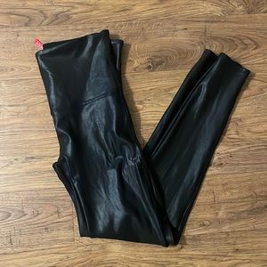 Excellent preowned Spanx faux leather leggings!